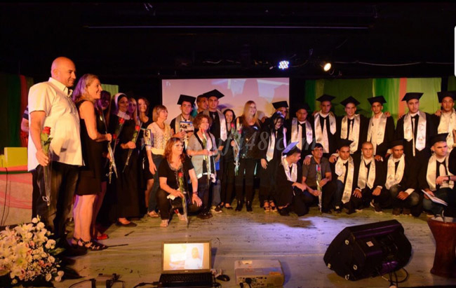 بالصور: المدرسة التكنولوجية "عمال 1" تحتفل بتخريج كوكبة من طلابها